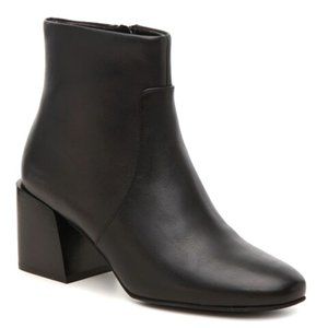 NWOT Via Spiga Dina Black Leather Booties